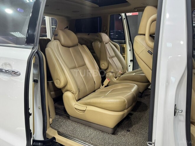 Kia Carnival-13