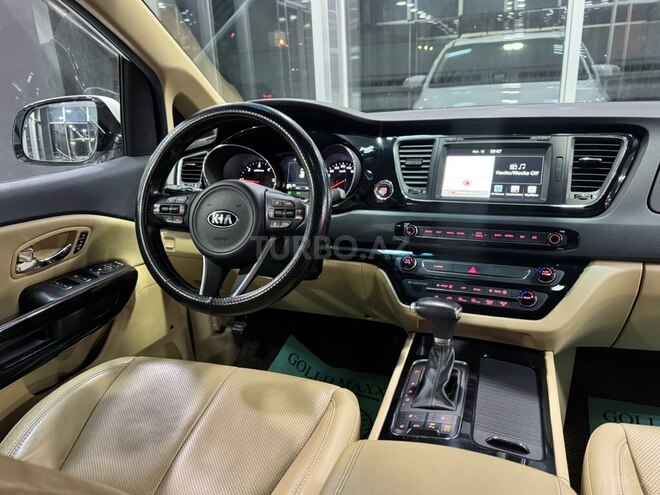 Kia Carnival-21