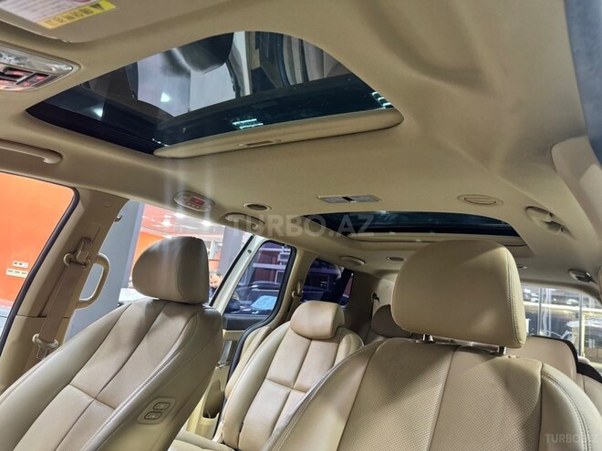 Kia Carnival-24