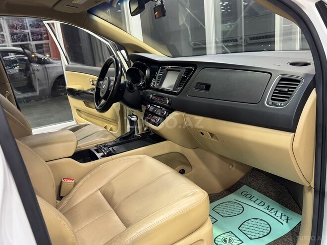 Kia Carnival-14