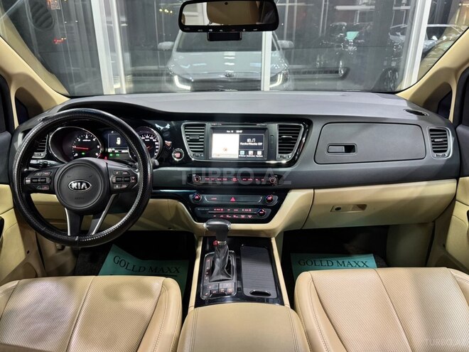 Kia Carnival-19
