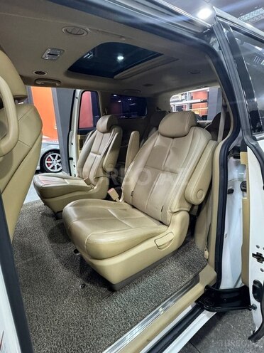 Kia Carnival-15