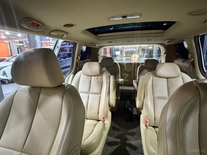 Kia Carnival-16
