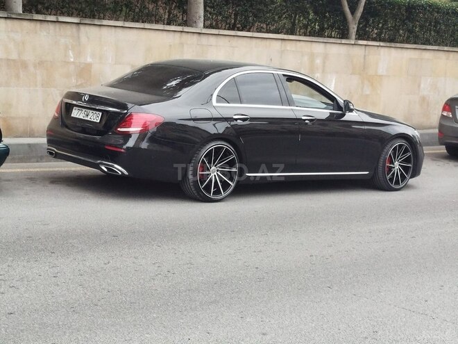 Mercedes E 220 d-3