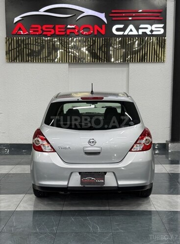 Nissan Tiida-12