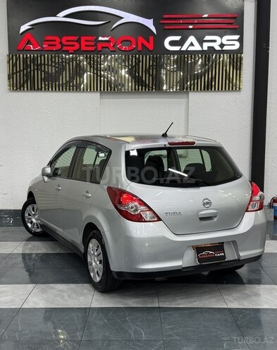 Nissan Tiida-10