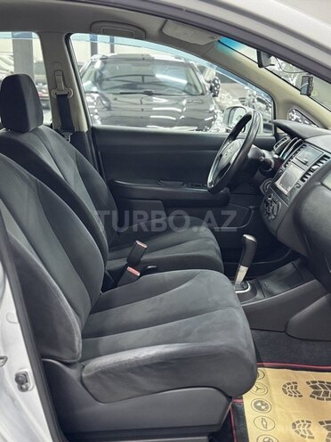 Nissan Tiida-18