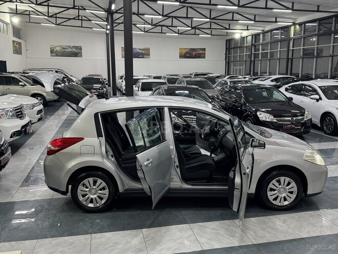 Nissan Tiida-14