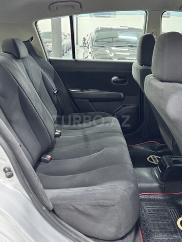 Nissan Tiida-21