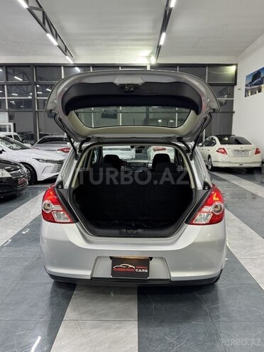 Nissan Tiida-15
