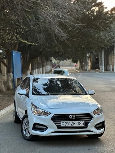 Hyundai Accent-2