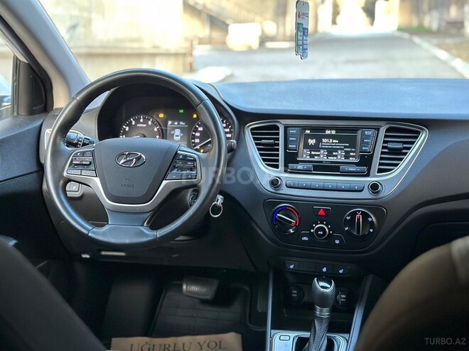 Hyundai Accent-6