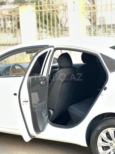 Hyundai Accent-12