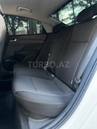 Hyundai Accent-10