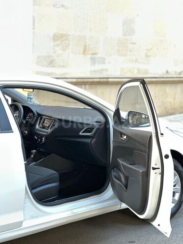 Hyundai Accent-7