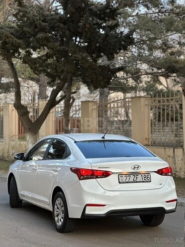 Hyundai Accent-4