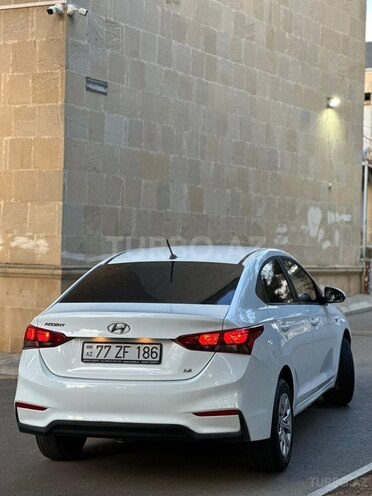 Hyundai Accent-5