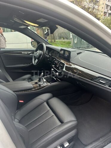 BMW 530e-10