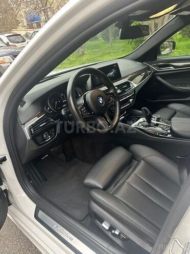 BMW 530e-8