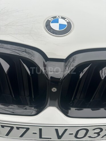 BMW 530e-12