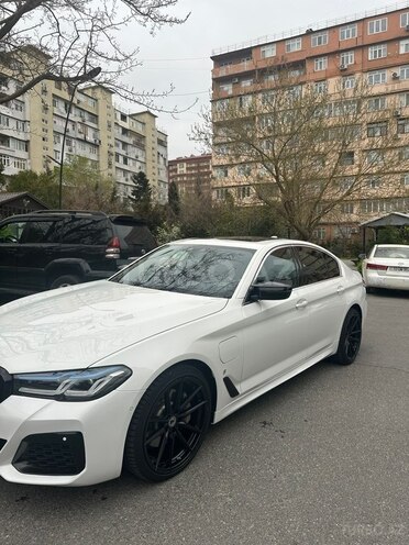 BMW 530e-4