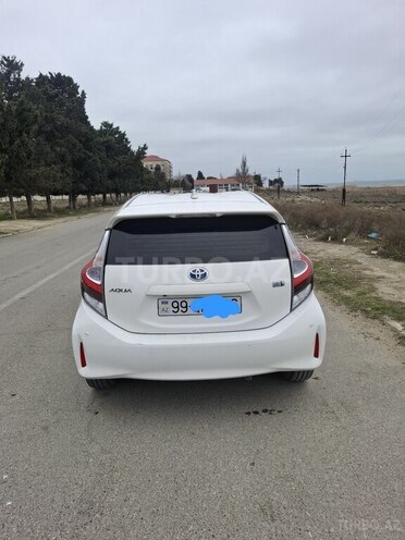 Toyota Aqua-4