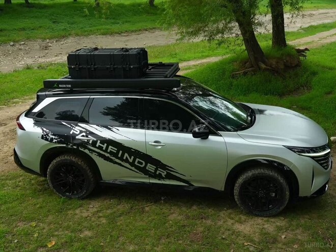 Nissan Pathfinder-2