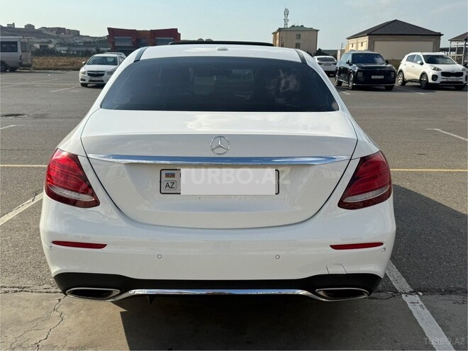 Mercedes E 300 4MATIC-10