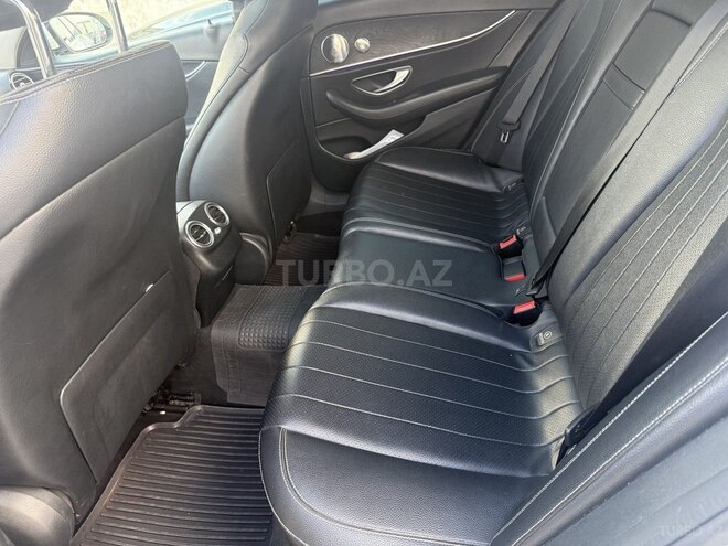 Mercedes E 300 4MATIC-12