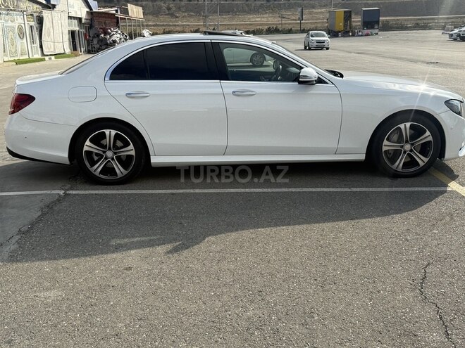 Mercedes E 300 4MATIC-11