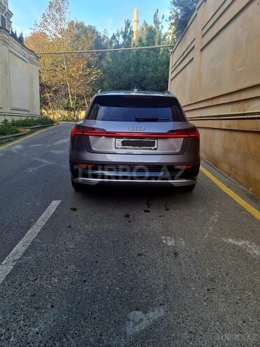 Audi e-tron Sportback-5