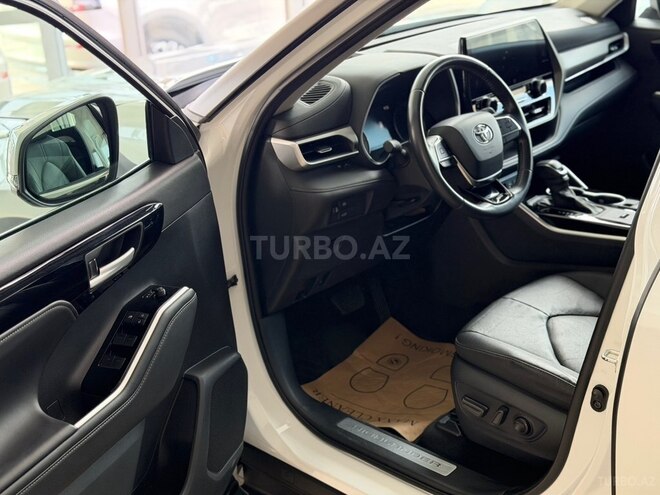 Toyota Highlander-4