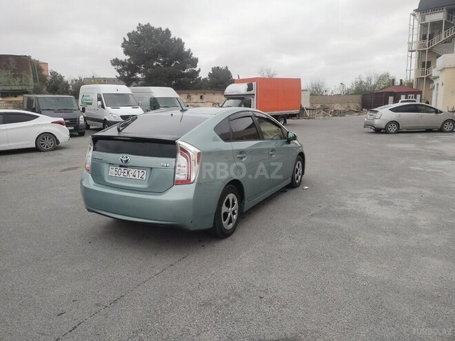 Toyota Prius-4
