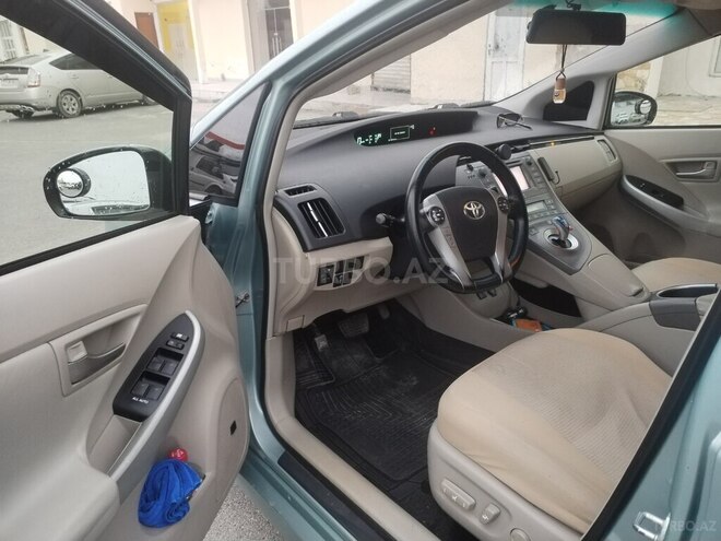 Toyota Prius-8