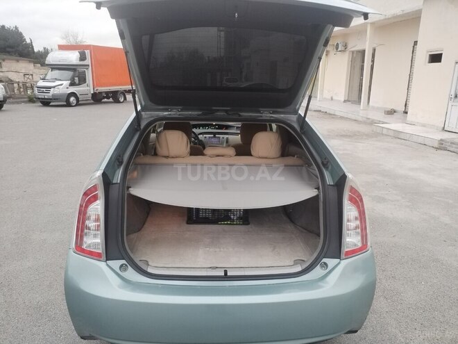 Toyota Prius-7