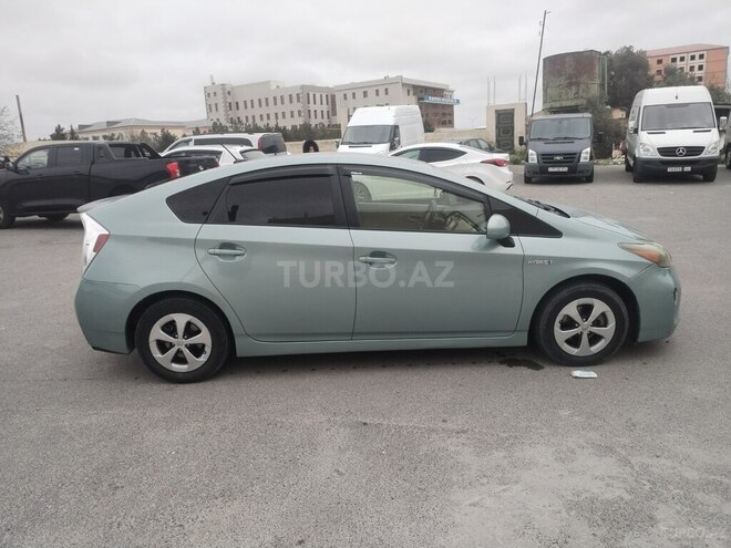 Toyota Prius-5