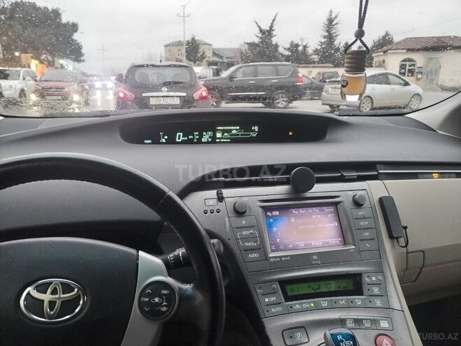 Toyota Prius-11
