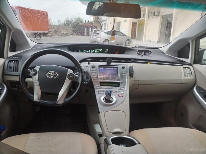 Toyota Prius-10