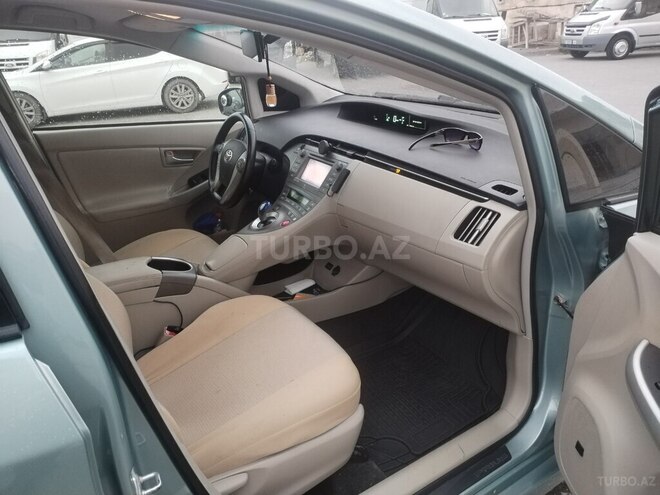 Toyota Prius-9