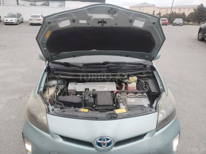 Toyota Prius-12