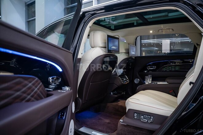 Bentley Bentayga-13
