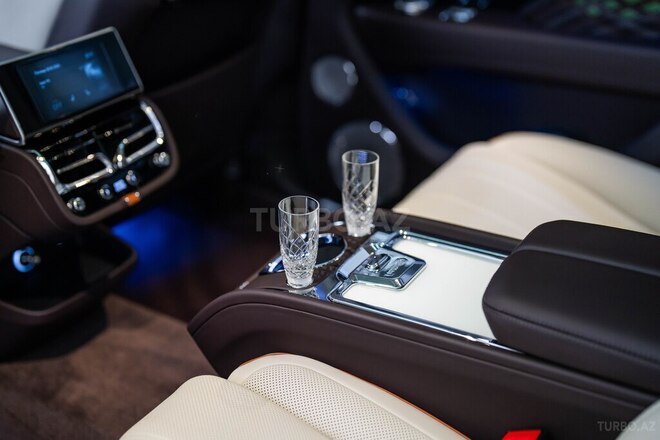 Bentley Bentayga-15