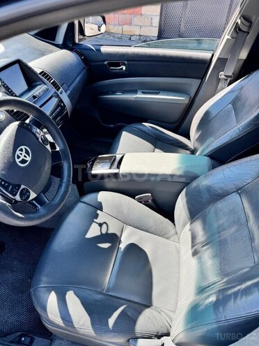Toyota Prius-2