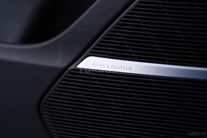 Audi Q8-9