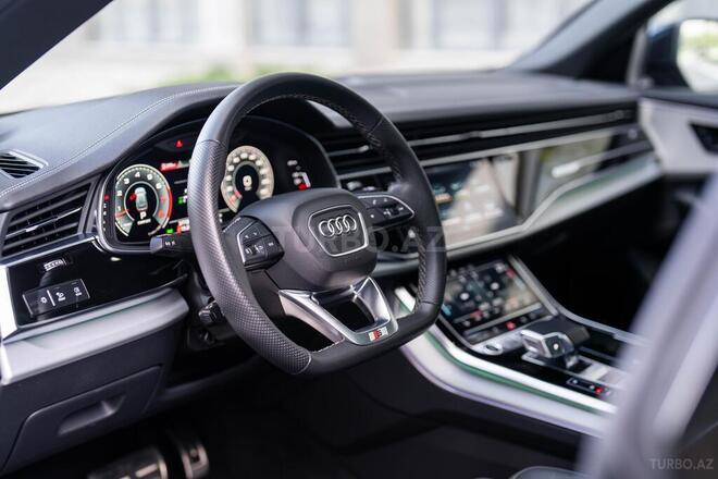 Audi Q8-7