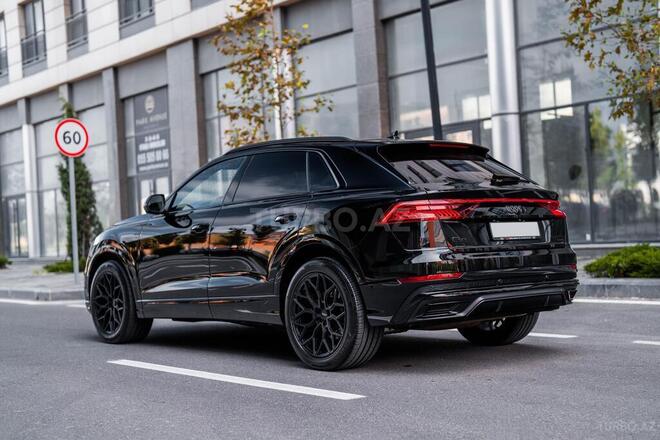 Audi Q8-18