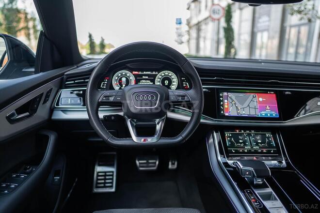 Audi Q8-16