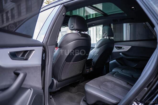 Audi Q8-15