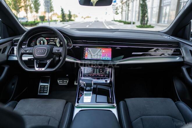 Audi Q8-14