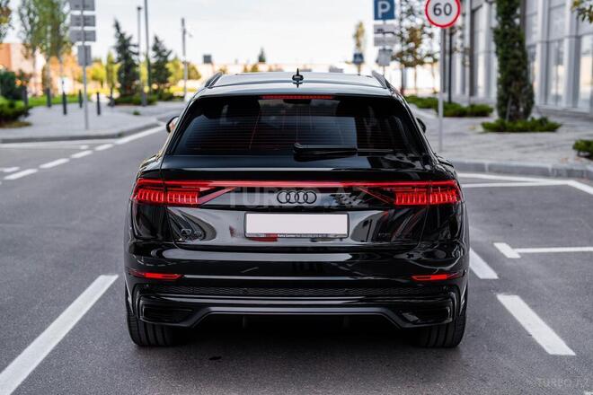 Audi Q8-3